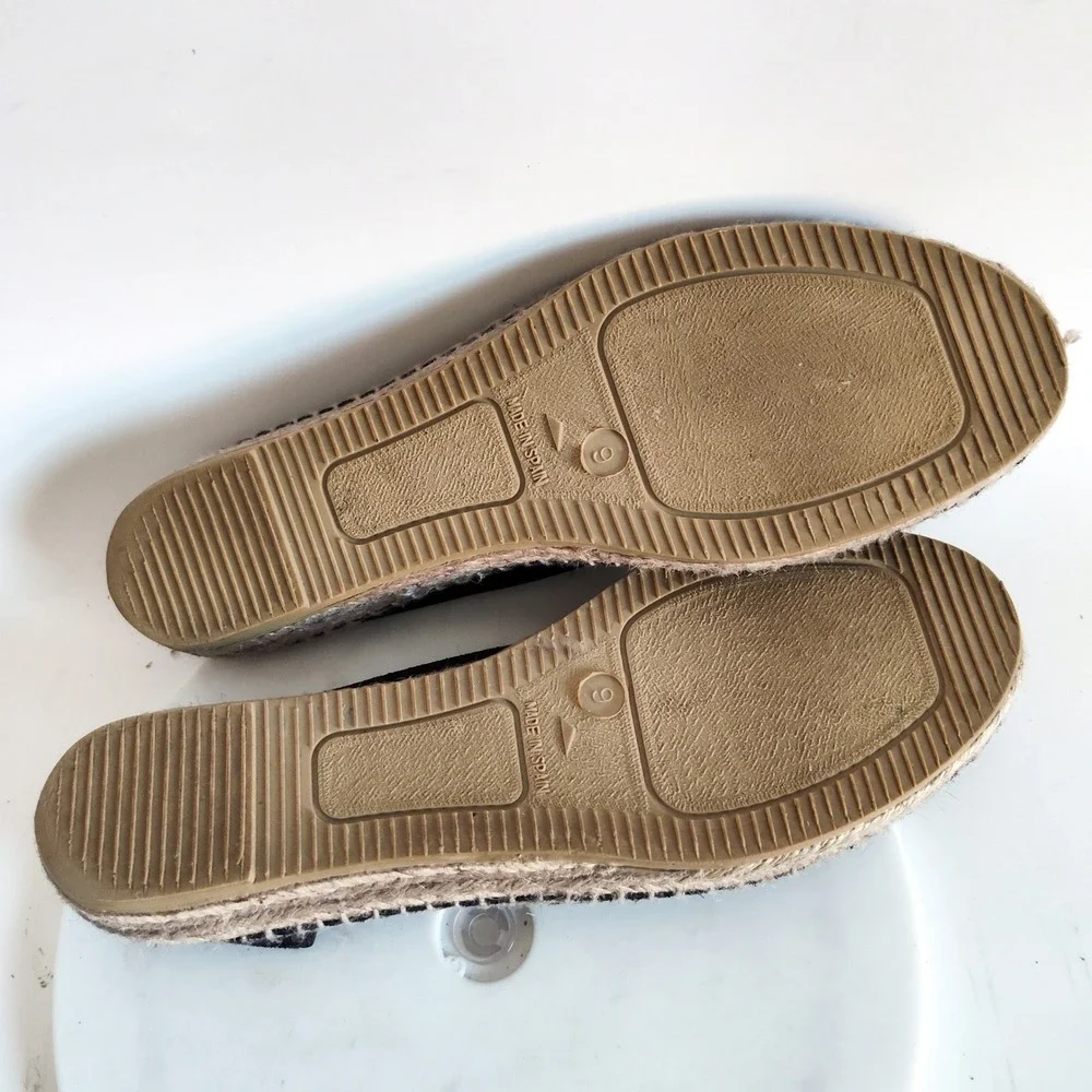 Andre Assous Espadrille Flats 9 Black Suede‎ Shoes Ruffle Flower Made in Spain